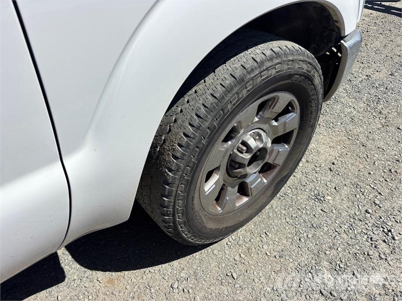 Ford F-350 XL 4x2 Extended Cab Pickup Muu