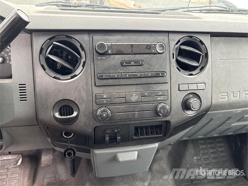 Ford F-350 XL 4x2 Extended Cab Utility Truck Vieglais kravas automobilis/izkraušana no sāniem