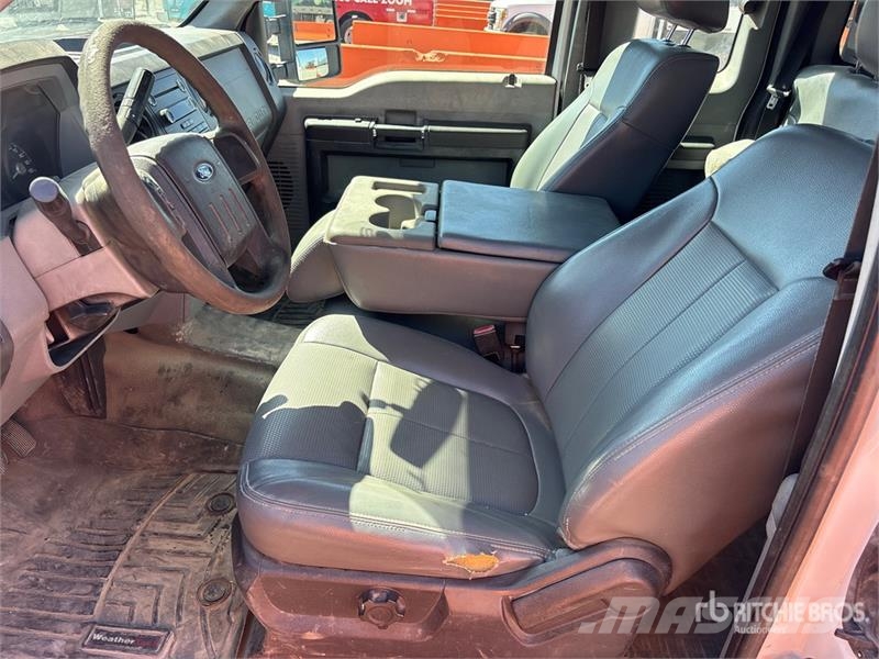 Ford F-350 XL 4x2 Extended Cab Pickup Muu