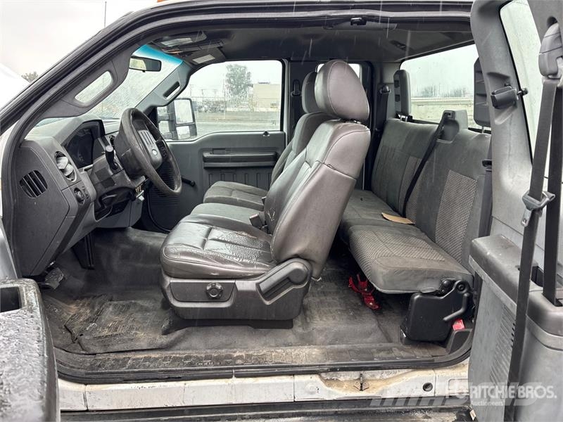 Ford F-350 XL 4x2 Extended Cab Utility Truck Vieglais kravas automobilis/izkraušana no sāniem