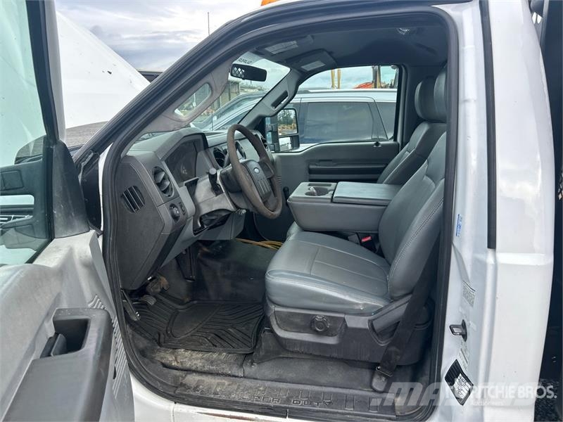 Ford F-350 XL 4x2 Service Truck 市政车
