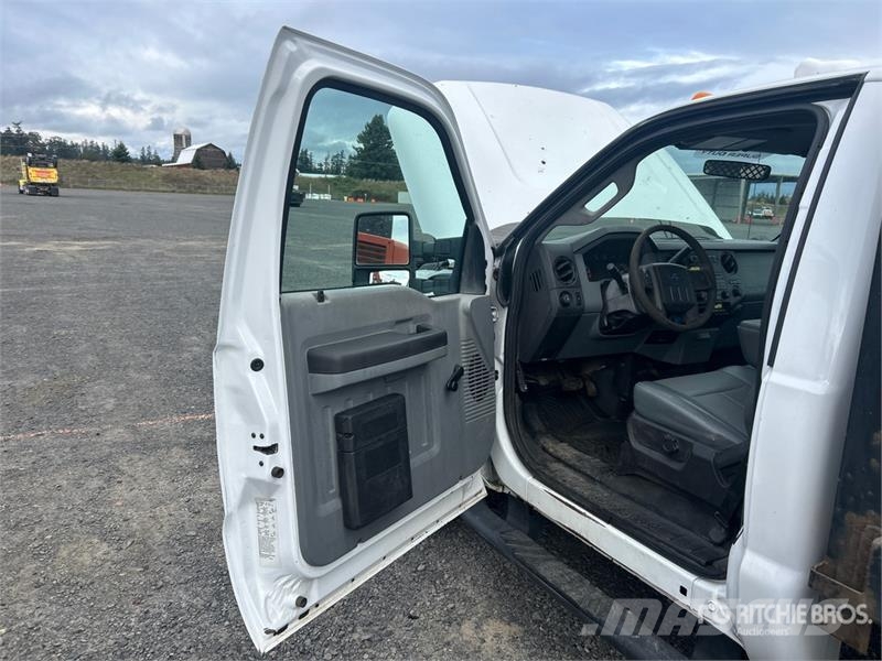 Ford F-350 XL 4x2 Service Truck 市政车
