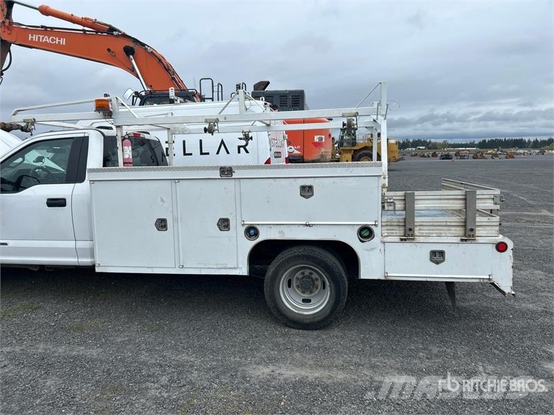 Ford F-350 XL 4x2 Utility Truck Utilitaire benne