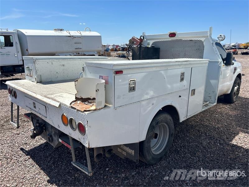 Ford F-350 XL 4x2 Utility Truck (Inoperable) شاحنات خفيفة/مفصلية الجوانب