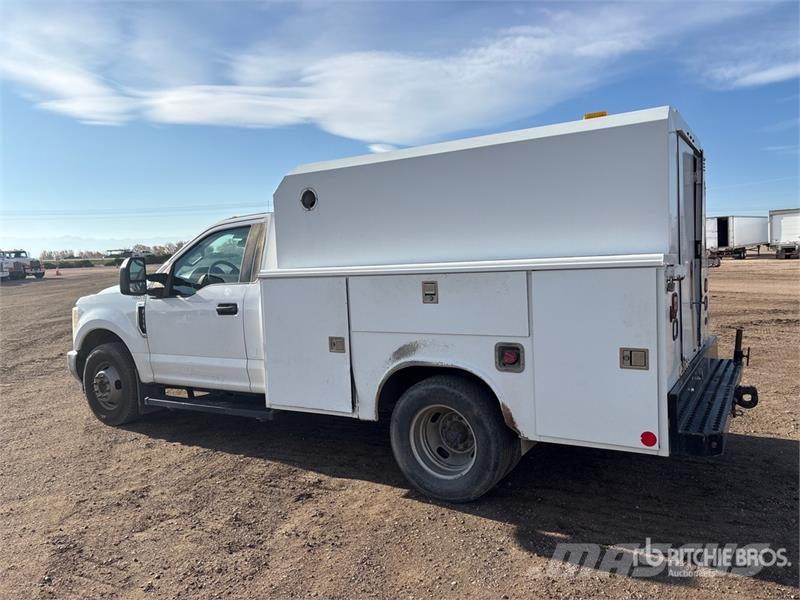 Ford F-350 XL 4x2 Utility Truck Pick up/Dropside