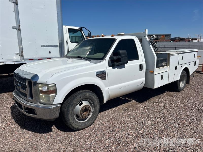 Ford F-350 XL 4x2 Utility Truck (Inoperable) شاحنات خفيفة/مفصلية الجوانب