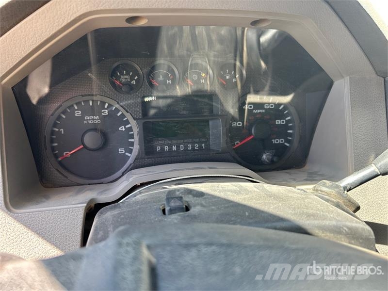 Ford F-350 XL 4x2 Utility Truck (Inoperable) شاحنات خفيفة/مفصلية الجوانب