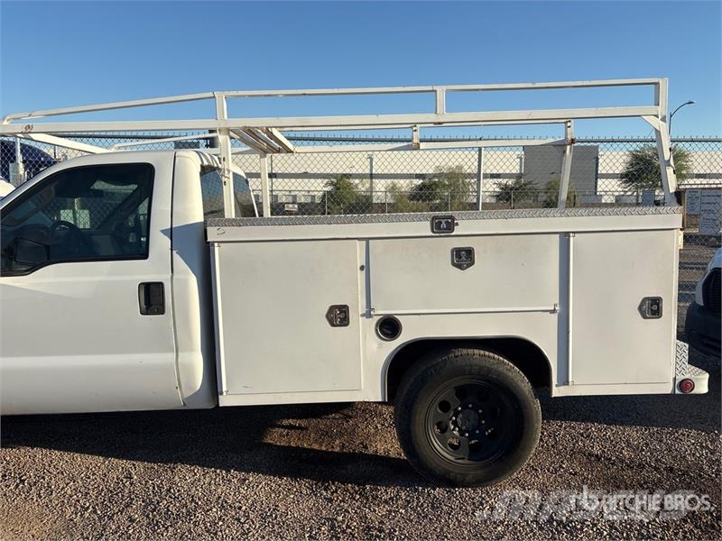 Ford F-350 XL 4x2 Utility Truck Prekucniki