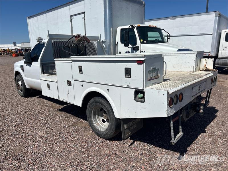 Ford F-350 XL 4x2 Utility Truck (Inoperable) شاحنات خفيفة/مفصلية الجوانب