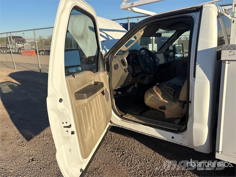 Ford F-350 XL 4x2 Utility Truck Prekucniki