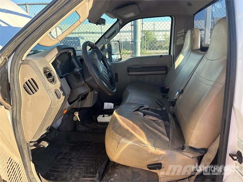 Ford F-350 XL 4x2 Utility Truck Prekucniki