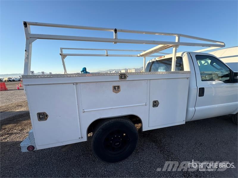 Ford F-350 XL 4x2 Utility Truck Prekucniki