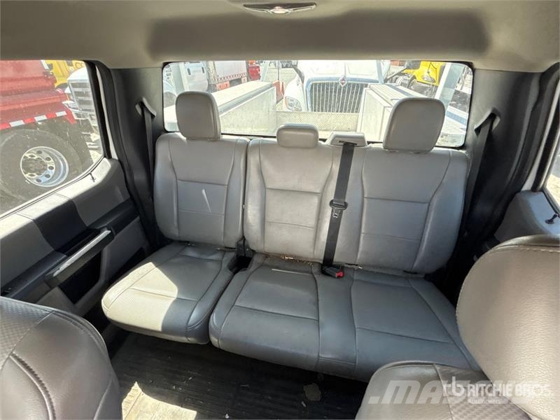 Ford F-350 XL 4x4 Crew Cab Utility Truck Vieglais kravas automobilis/izkraušana no sāniem