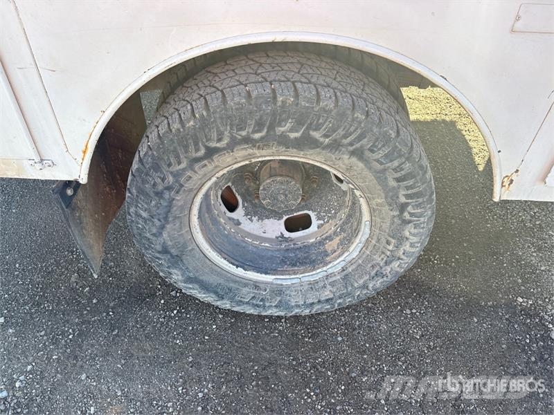 Ford F-350 XL 4x4 Crew Cab Utility Truck Flakbilar/Pickuper