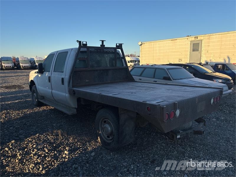Ford F-350 XL 4x4 Crew Cab Flatbed Truck (Inoperable) Platformas/izkraušana no sāniem