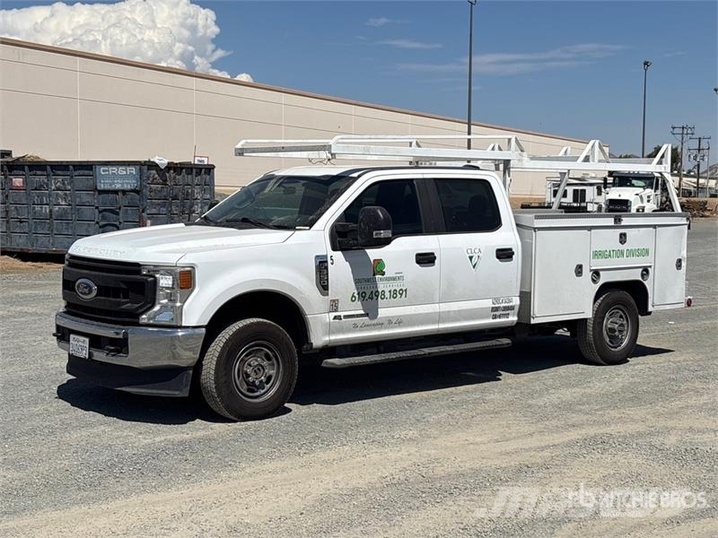 Ford F-350 XL 4x4 Crew Cab Utility Truck Vieglais kravas automobilis/izkraušana no sāniem