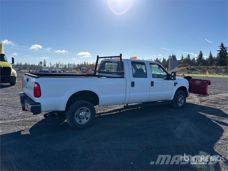 Ford F-350 XL 4x4 Crew Cab Pickup Drugi