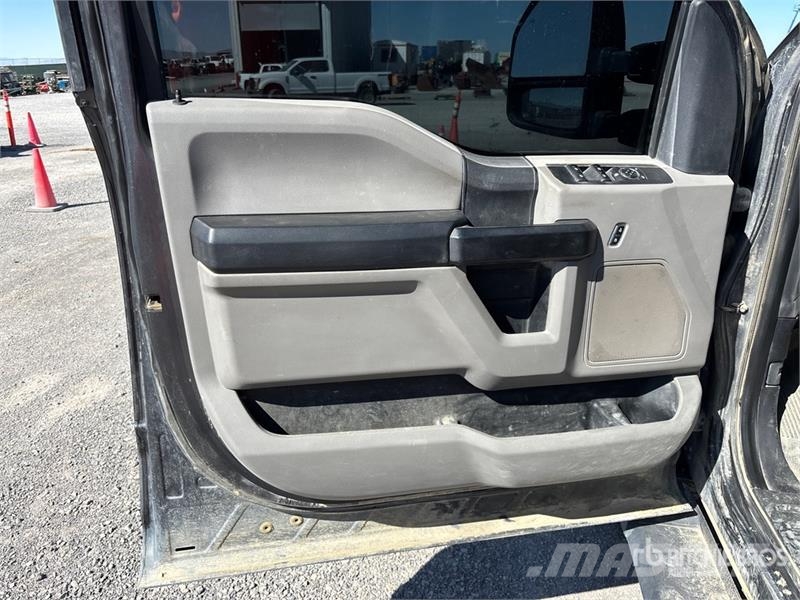 Ford F-350 XL 4x4 Crew Cab Pickup Other