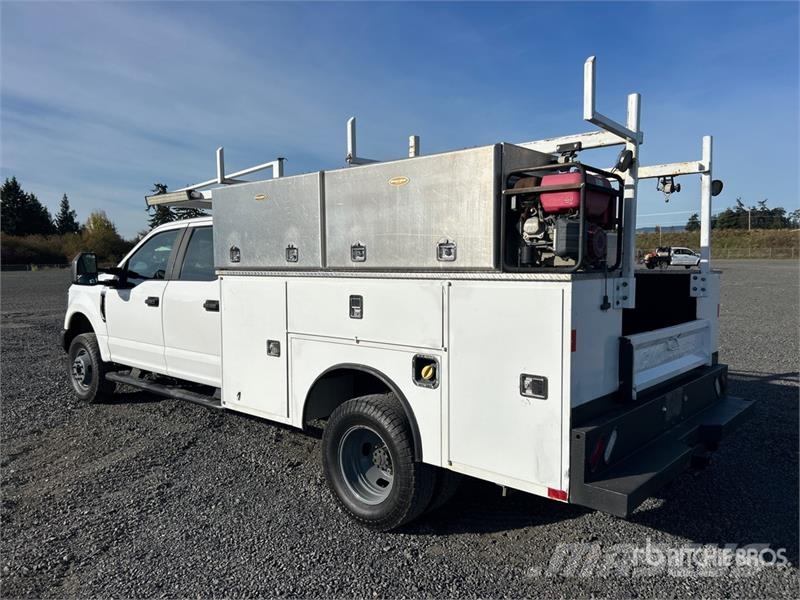 Ford F-350 XL 4x4 Crew Cab Utility Truck Pick up/Dropside