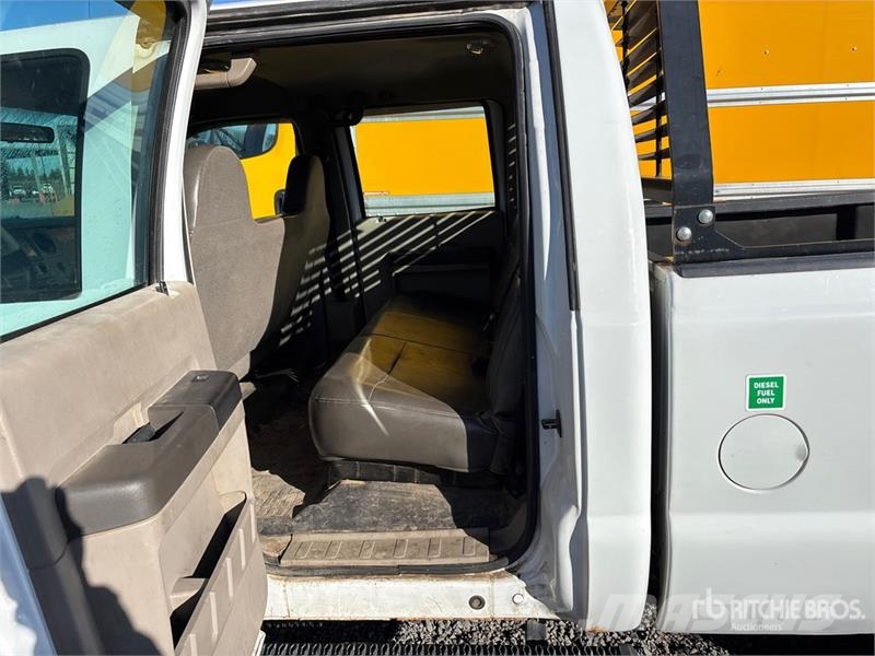 Ford F-350 XL 4x4 Crew Cab Pickup Drugi