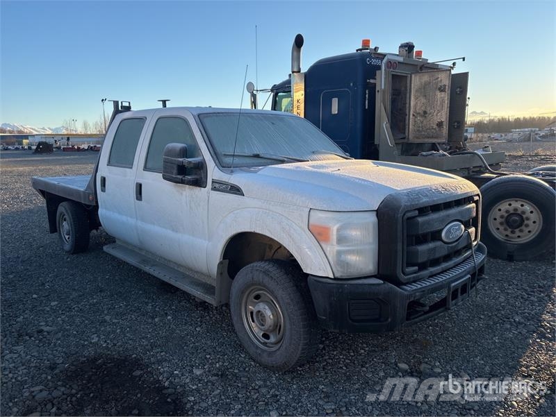 Ford F-350 XL 4x4 Crew Cab Flatbed Truck (Inoperable) Platformas/izkraušana no sāniem