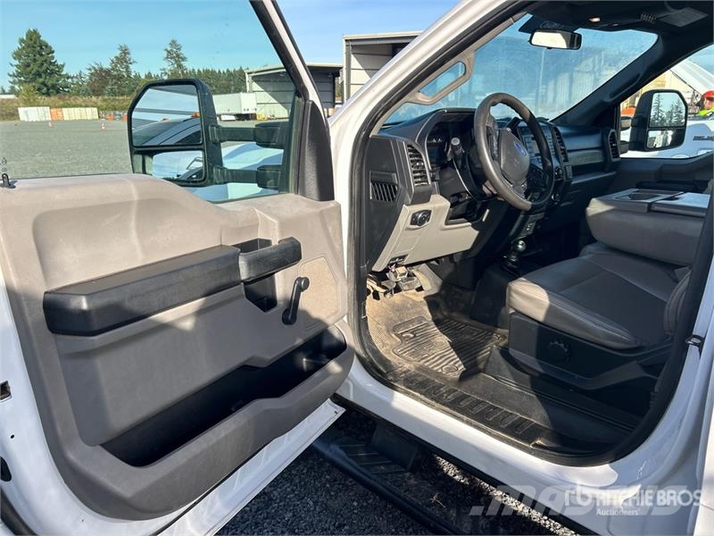 Ford F-350 XL 4x4 Crew Cab Utility Truck Pick up/Dropside