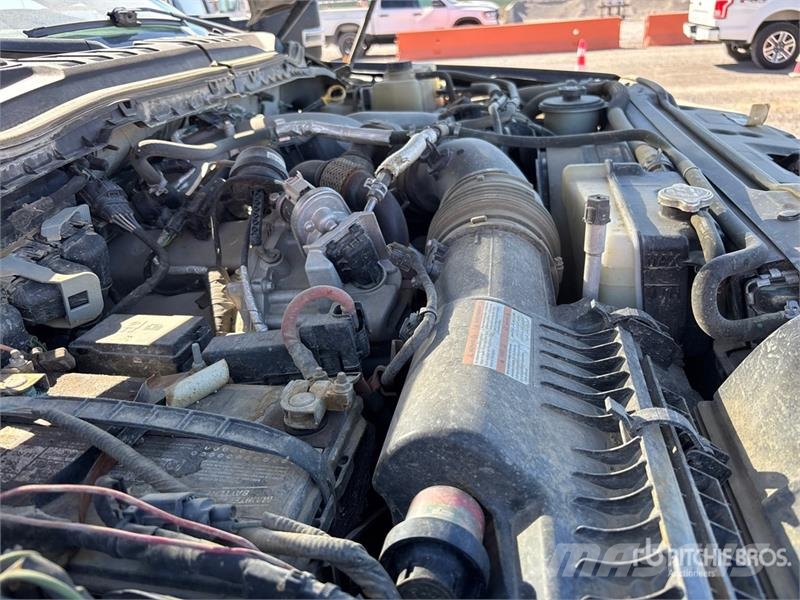 Ford F-350 XL 4x4 Crew Cab Pickup Other