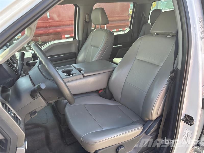 Ford F-350 XL 4x4 Crew Cab Utility Truck Vieglais kravas automobilis/izkraušana no sāniem