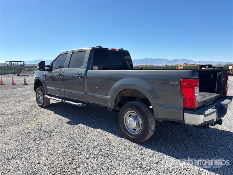 Ford F-350 XL 4x4 Crew Cab Pickup Other