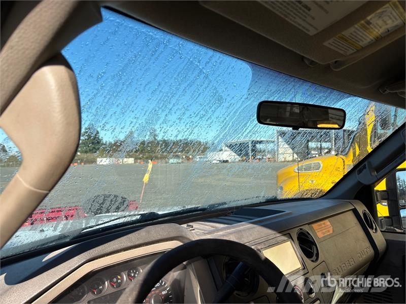 Ford F-350 XL 4x4 Crew Cab Pickup Drugi