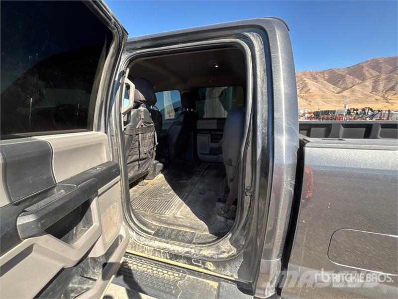 Ford F-350 XL 4x4 Crew Cab Pickup Other