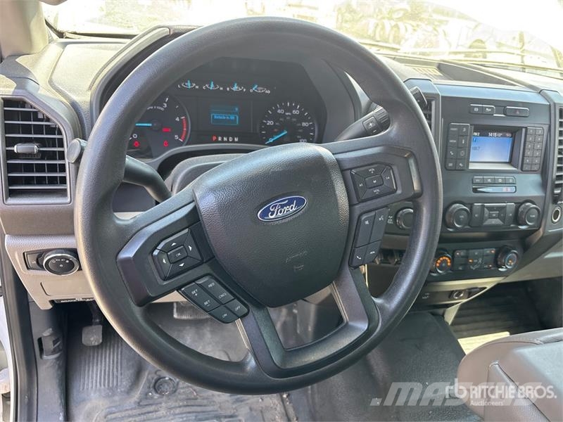 Ford F-350 XL 4x4 Crew Cab Utility Truck Vieglais kravas automobilis/izkraušana no sāniem