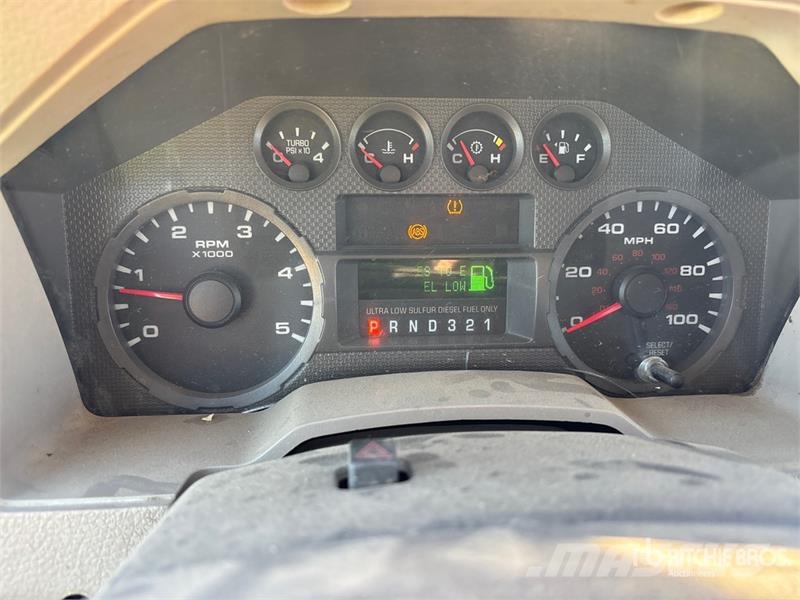 Ford F-350 XL 4x4 Crew Cab Pickup Drugi