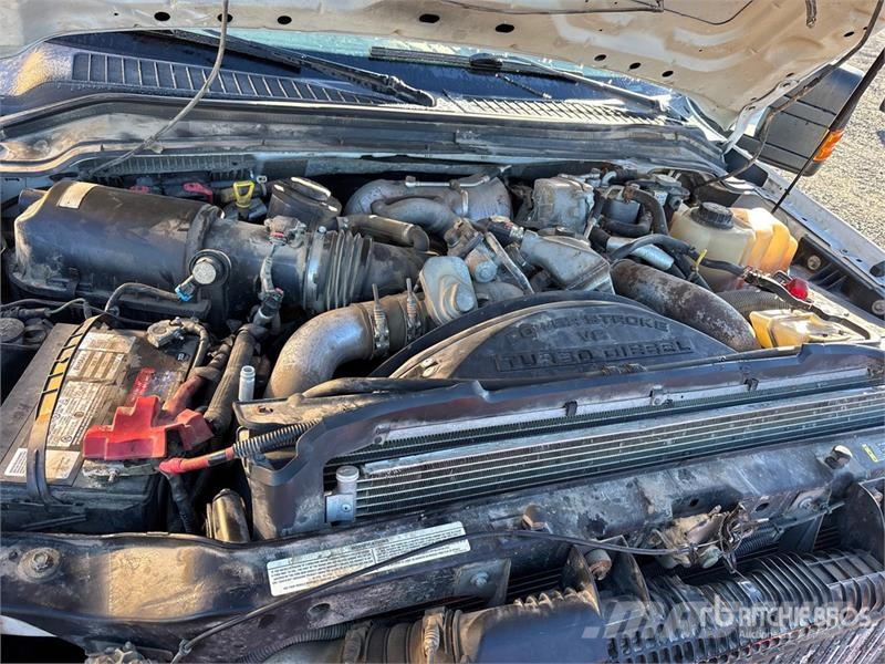Ford F-350 XL 4x4 Crew Cab Pickup Drugi