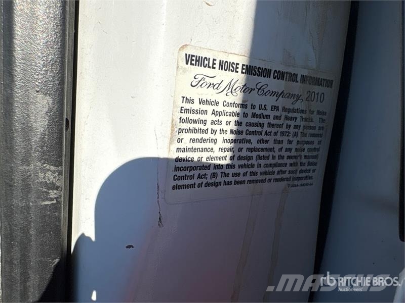 Ford F-350 XL 4x4 Crew Cab Utility Truck Flakbilar/Pickuper