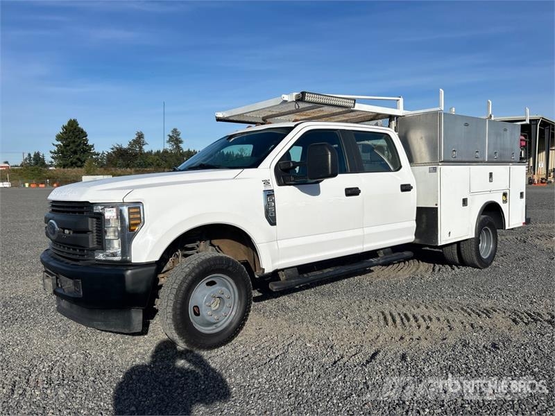 Ford F-350 XL 4x4 Crew Cab Utility Truck Pick up/Dropside