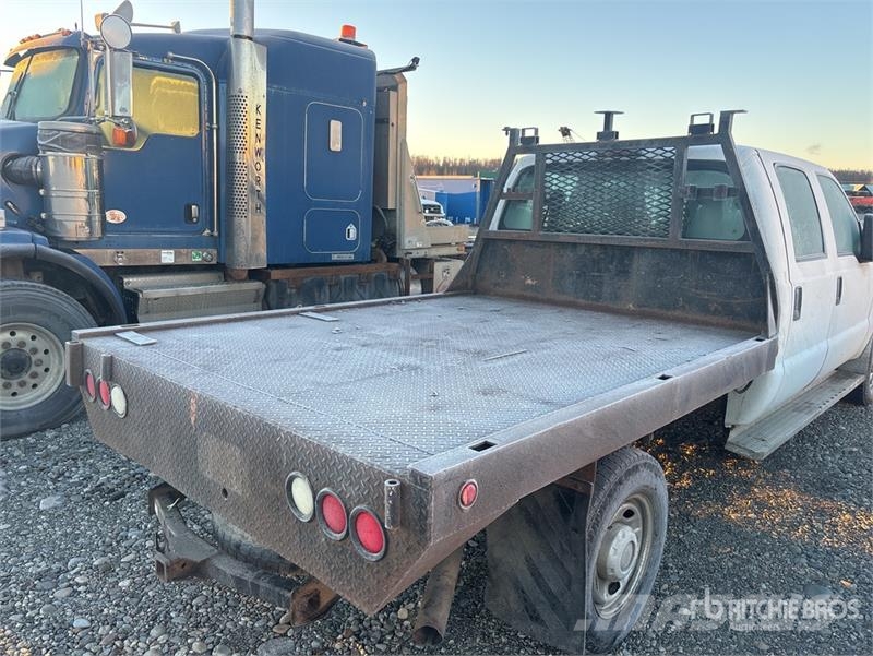 Ford F-350 XL 4x4 Crew Cab Flatbed Truck (Inoperable) Platformas/izkraušana no sāniem