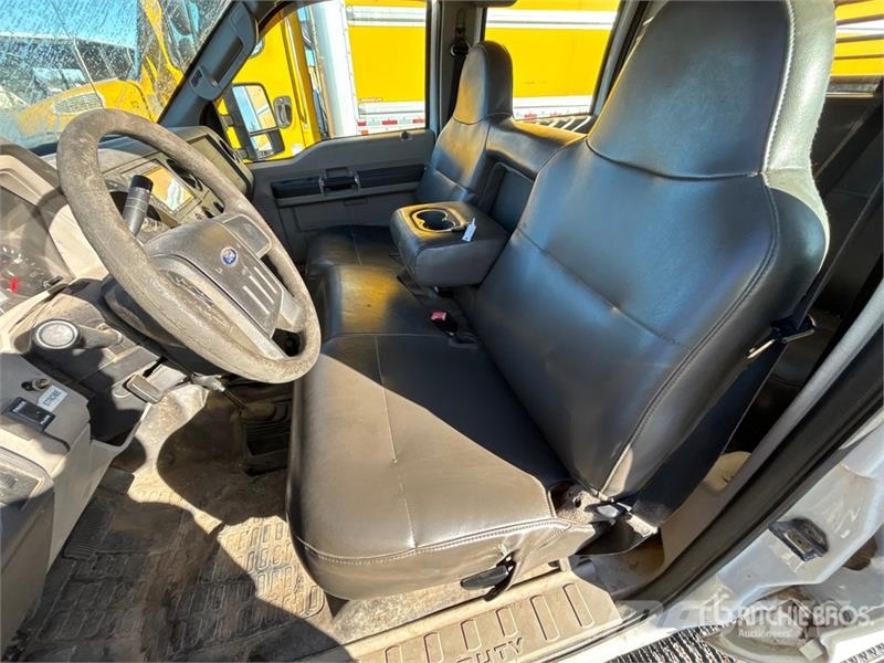 Ford F-350 XL 4x4 Crew Cab Pickup Drugi