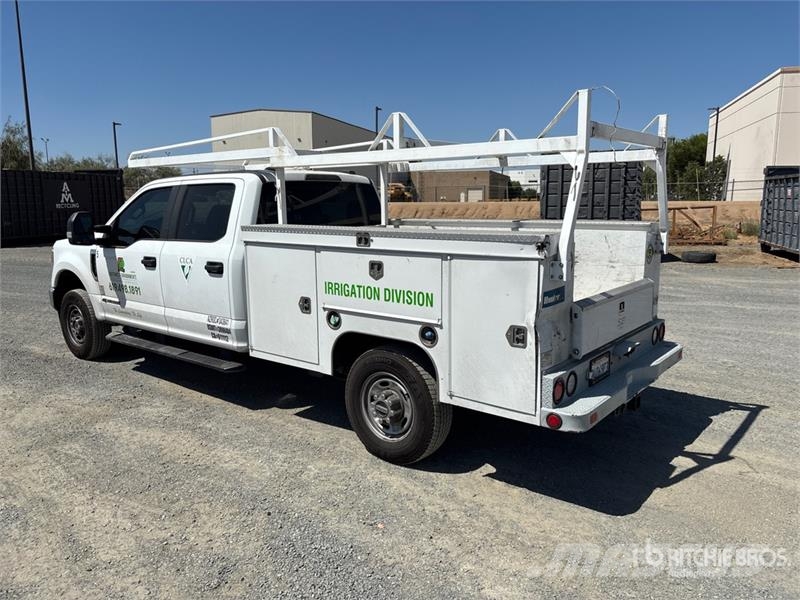 Ford F-350 XL 4x4 Crew Cab Utility Truck Vieglais kravas automobilis/izkraušana no sāniem