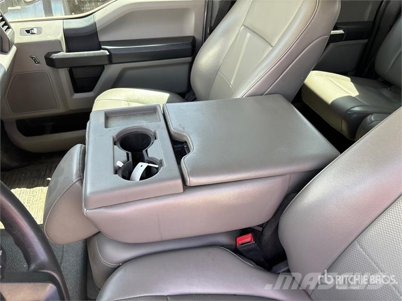 Ford F-350 XL 4x4 Crew Cab Utility Truck Vieglais kravas automobilis/izkraušana no sāniem