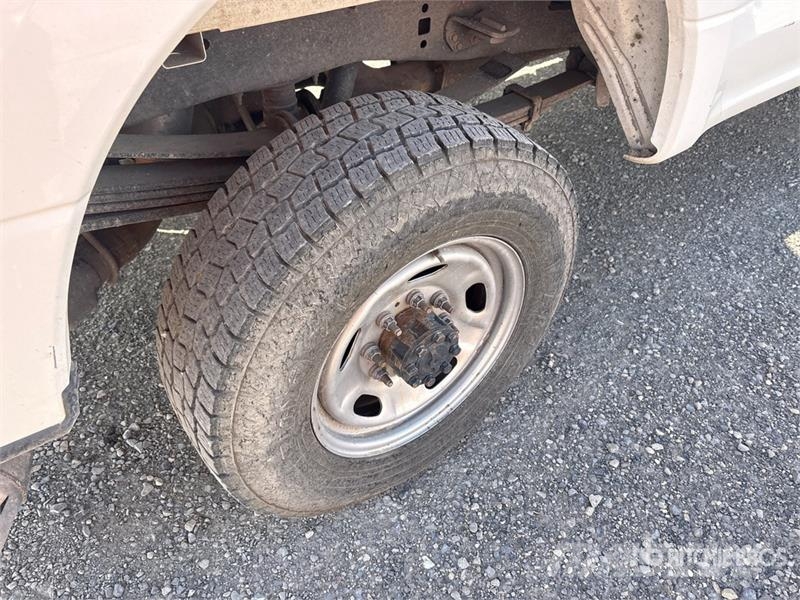 Ford F-350 XL 4x4 Crew Cab Pickup Egyéb