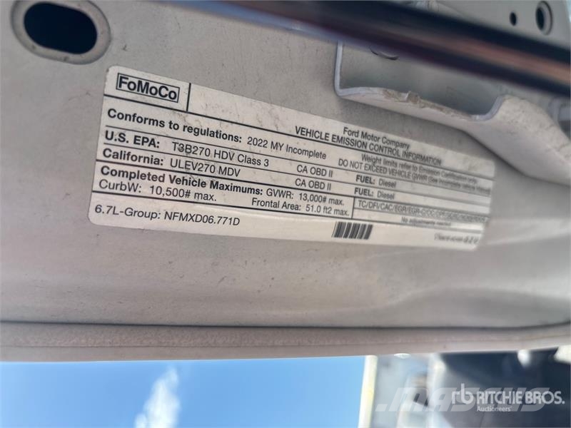 Ford F-350 XL 4x4 Crew Cab Utility Truck Vieglais kravas automobilis/izkraušana no sāniem