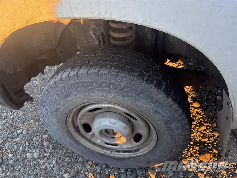 Ford F-350 XL 4x4 Crew Cab Flatbed Truck (Inoperable) Platformas/izkraušana no sāniem