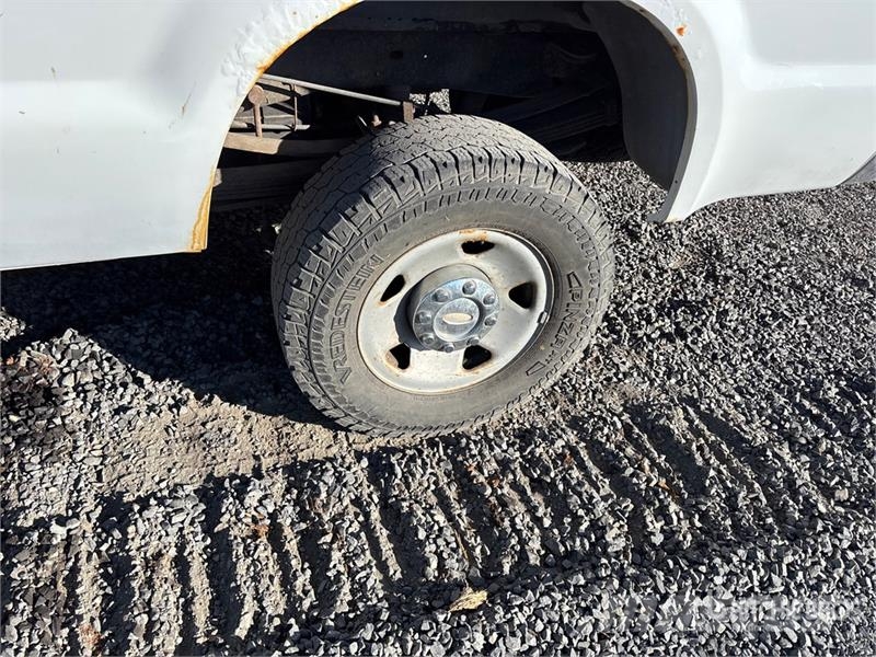 Ford F-350 XL 4x4 Crew Cab Pickup Drugi