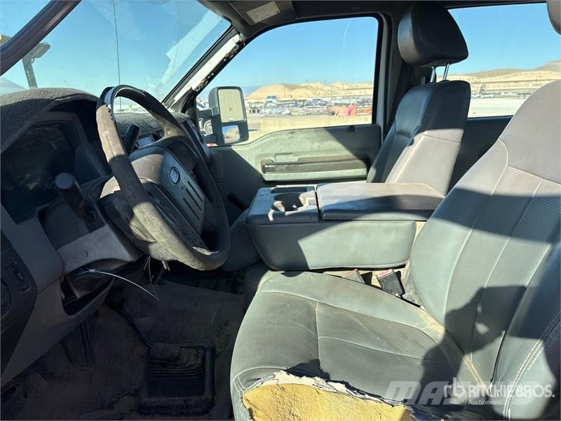 Ford F-350 XL 4x4 Crew Cab Utility Truck Flakbilar/Pickuper