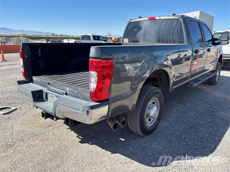 Ford F-350 XL 4x4 Crew Cab Pickup Other