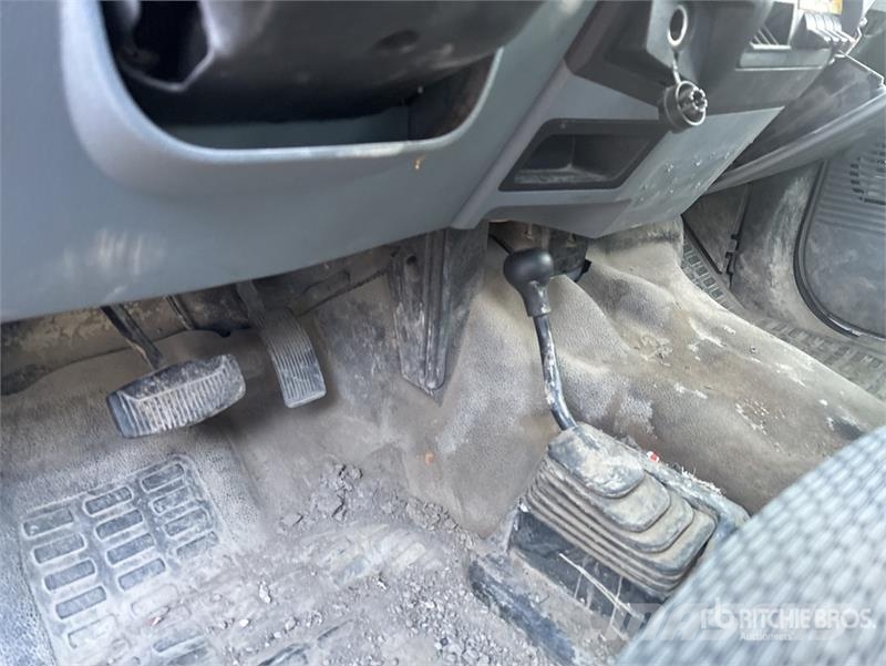 Ford F-350 XL 4x4 Crew Cab Flatbed Truck (Inoperable) Platformas/izkraušana no sāniem