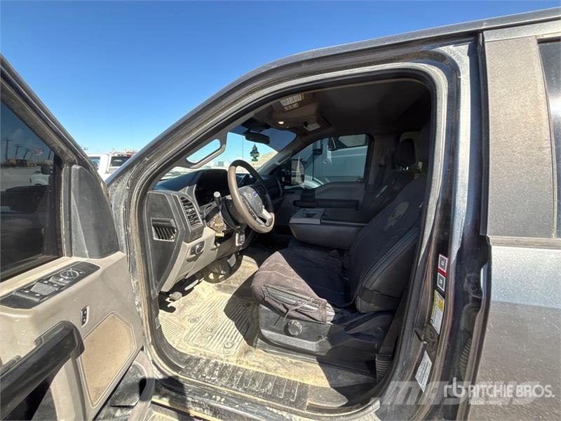 Ford F-350 XL 4x4 Crew Cab Pickup Other