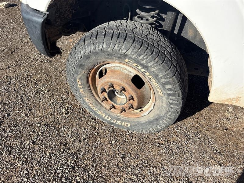 Ford F-350 XL 4x4 Crew Cab Utility Truck Flakbilar/Pickuper