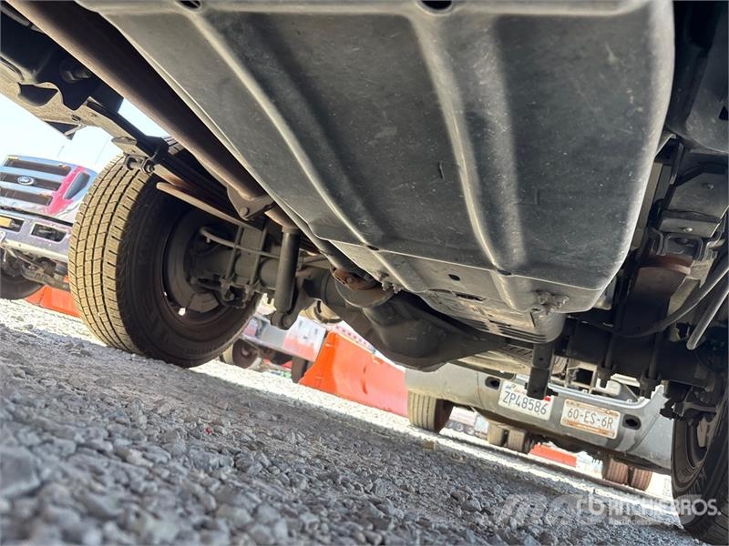 Ford F-350 XL 4x4 Crew Cab Utility Truck Vieglais kravas automobilis/izkraušana no sāniem